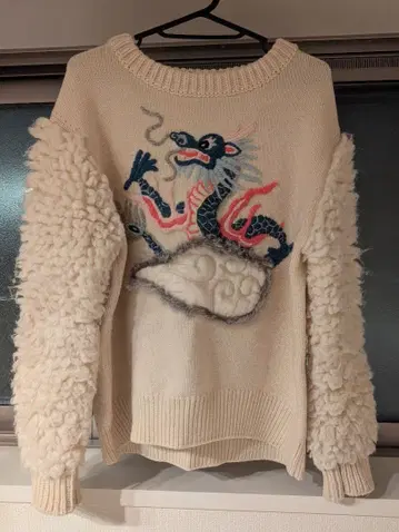 aw15 드래곤 자수 니트