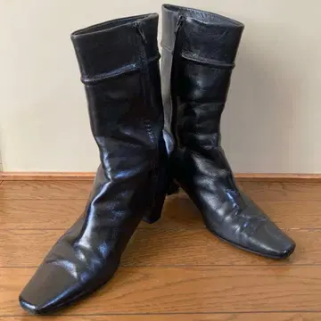 콜한 블랙 가죽 스퀘어토 미들 부츠 US7.5