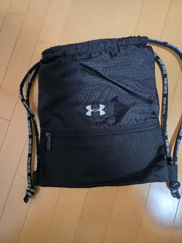 언더 아머 블랙 백팩