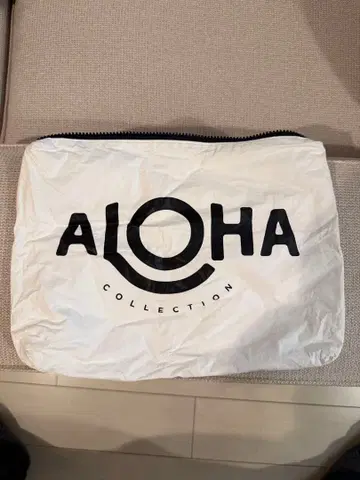 알로하 컬렉션 지퍼 파우치 화이트