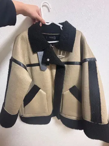 Doula Doula 숏 무스탕 코트 베이지 블랙