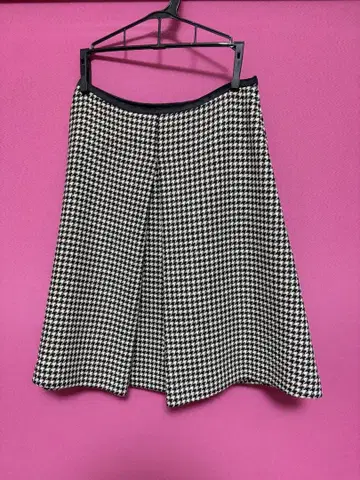 ROPE 하운드투스 체크 패턴 플레어 스커트 무릎 기장