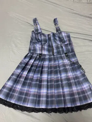 체크 무늬 플리츠 원피스