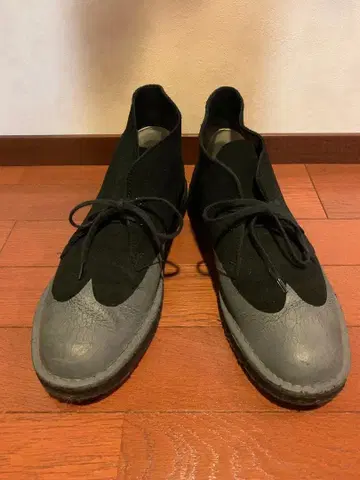 레어 미 유즈드 사카이 x 클락스 실버 페인트 데저트 부츠