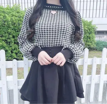 evelyn 하트컷 니트 블랙