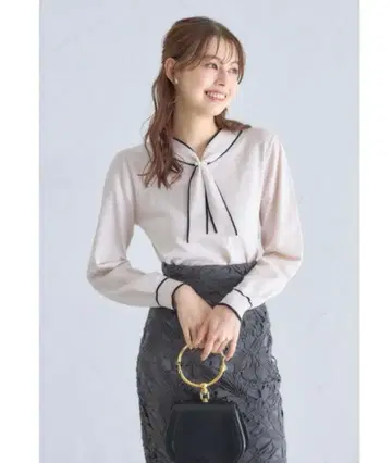 최저가 펄 장식 배색 보타이 니트 풀오버 아이보리