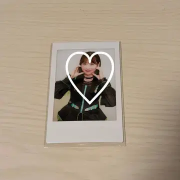 사쿠라이 유이 폴라로이드 블랙 의상