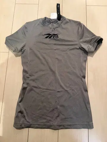 리복 빅토리아 베컴 그레이 반팔 티셔츠 S 사이즈