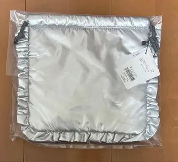 로데오 크라운 메탈릭 프릴 숄더백 실버