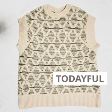 [ 새상품급 ] TODAYFUL 투데이풀 패턴 니트 베스트