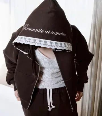 smyeon 레이스 포함 컴팩트 지퍼 후디 브라운