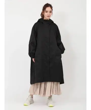 블랙 후드 부착 마운틴 후드티