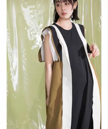 [택 포함 새상품] Eimee Law 테이프 디자인 숄더 프릴 드레스