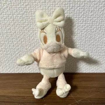 [레어] 디즈니 스토어 데이지 덕 인형 배지 마스코트 화이트