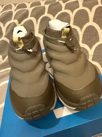 [새상품급] HOKA 카하 2 프로스트 모크 GTX 카키 7.5