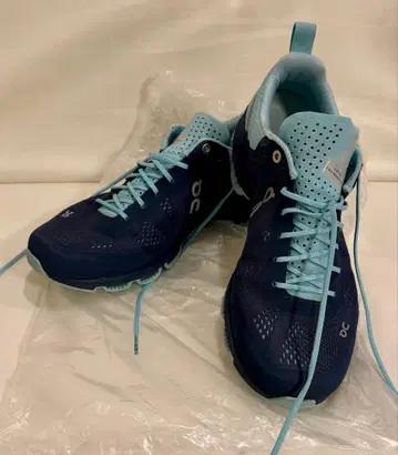 On 스포츠 슈즈 네이비/라이트 블루