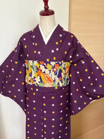 앤티크 명선 도트 패턴