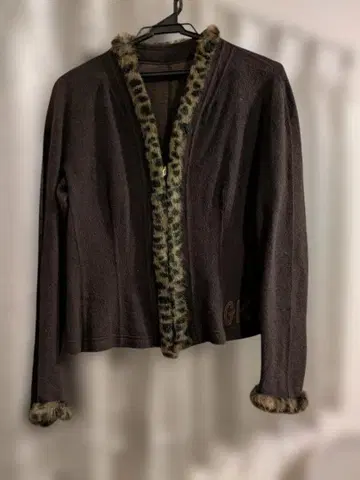 이타리야 퍼 달린 다크 브라운 자켓