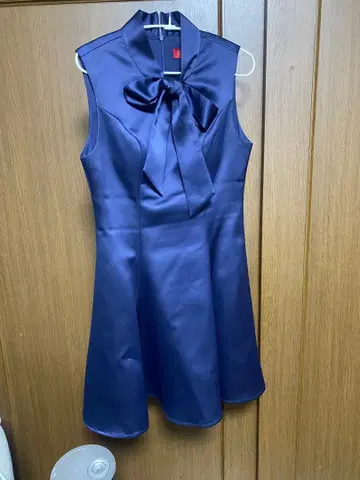 ERUKEI 네이비 슬리브리스 드레스