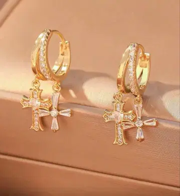 지르코니아 골드 크로스 모티브 후프 귀걸이 양쪽용 스와로브스키 아발란치