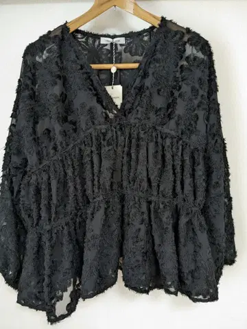 미사용 [ 카프리슈 레마쥬 ] 상의 F 사이즈