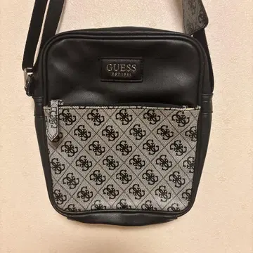 남성용 여성용 GUESS 숄더백 블랙/실버