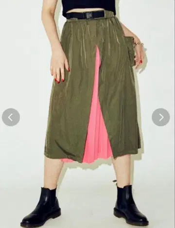 주에티 밀리터리 비대칭 플리츠 스커트