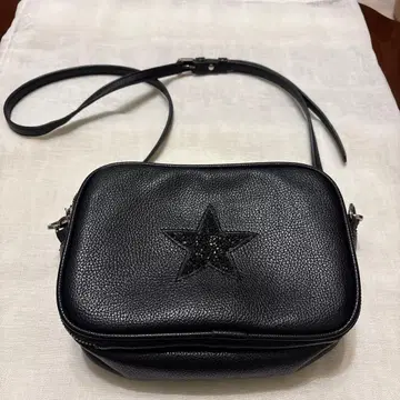 블랙 가죽 숄더백 별 모양 장식