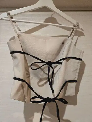 AND MARY 화이트 뷔스티에