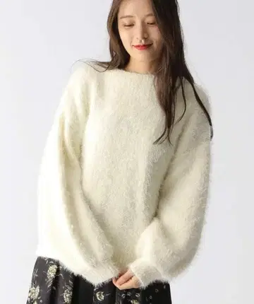 mysty woman(미스티우먼) 몰 샤기 볼륨 니트