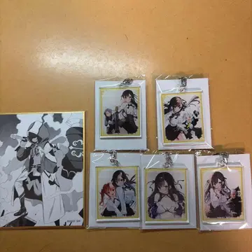 아크릴 키링 5개와 미니 색지 알리나 클로버