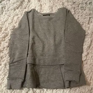 BARNYARDSTORM 그레이 플레어 밑단 페플럼 맨투맨