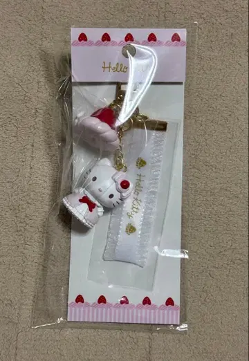 신출시 새상품 산리오 오리지널 헬로키티 케이크 디자인 키링 딸기