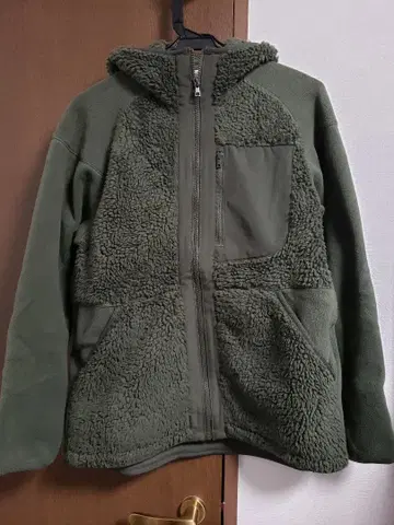 유니클로 화이트 마운티니어링 플리스 풀 집업 후드티 S 사이즈