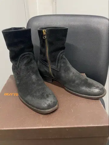 BUTTERO 부테로 사이드 지퍼 스웨이드 부츠