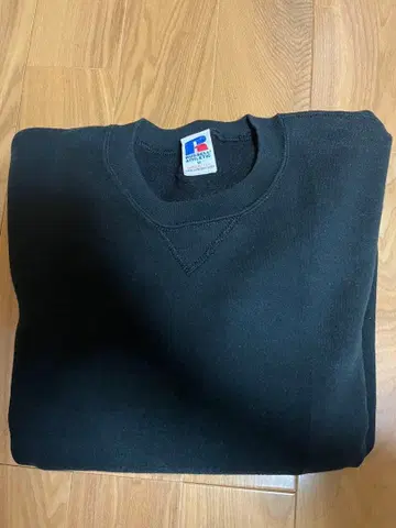 러셀 블랙 맨투맨 새상품급