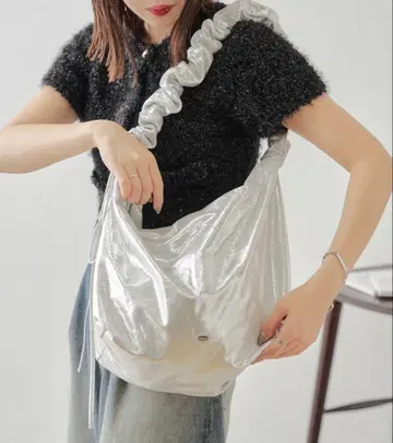 Chico 드로스트 BIG 숄더백 실버 라메