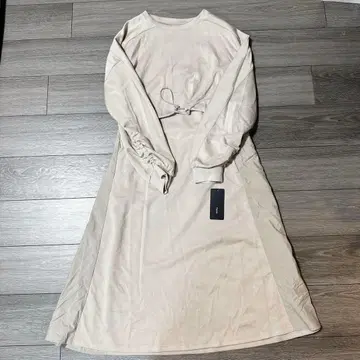 베이지 긴팔 티셔츠 원피스 드로우 스트링 포함