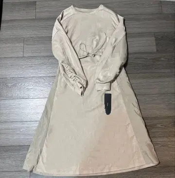 베이지 긴팔 티셔츠 원피스 드로우 스트링 포함