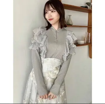 dazzlin 프론트 후크 긴팔 프릴 상의