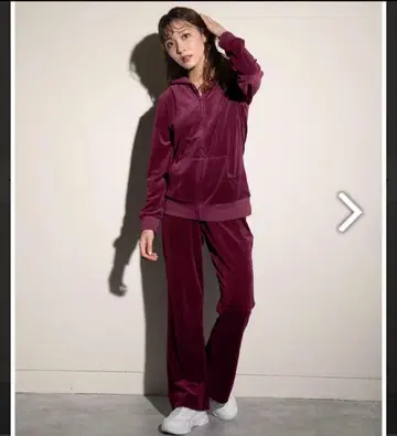 에메필 아름다운 실루엣 벨로아 상하의 세트