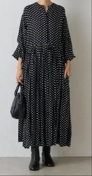 비어즐리 도트 무늬 롱 원피스 (긴팔)