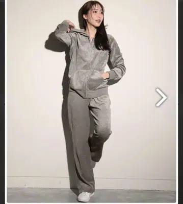 에메필 미 실루엣 벨로아 상하의 세트