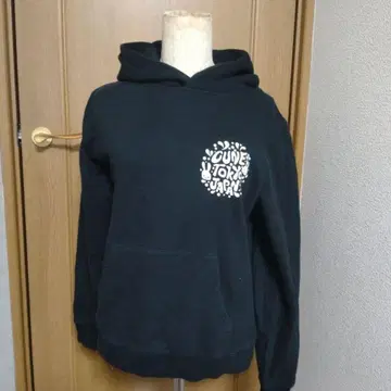 CUNE 후드티