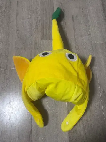 옐로우 컬러 피크민 모자