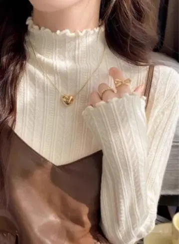 화이트 리브 니트 긴팔 티셔츠