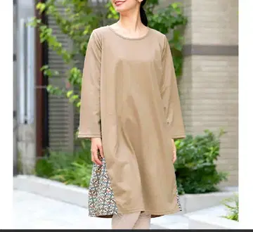 TITICACA 티티카카 이소재 절개 컷 기모 원피스 루즈 플레어