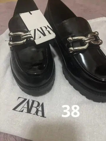새상품 ZARA 비트 로퍼 38