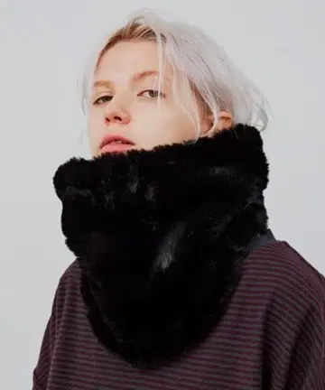 AIVER 볼륨 퍼 넥워머 블랙