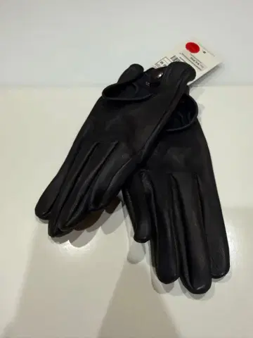 ZARA 블랙 가죽 장갑 M 사이즈